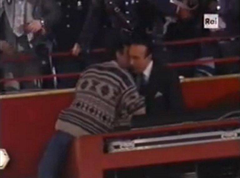 Pino Pagano minacciò di gettarsi dalla balaustra dell'Ariston, Sanremo 1995