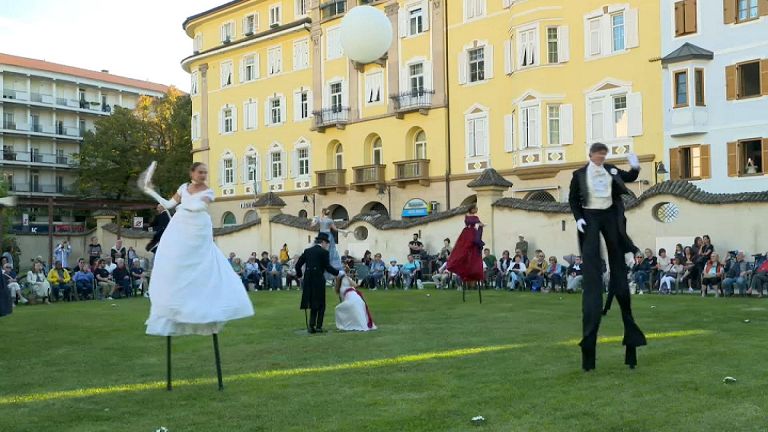 Lo spettacolo "Valzer" al Parco Cappuccini di Bolzano
